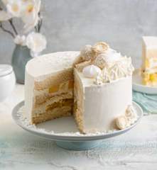 Tort z kremem kokosowym i tropikalną frużeliną (bezglutenowy)