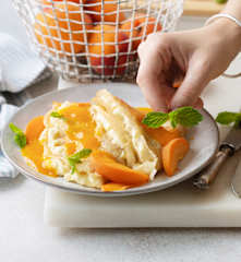 Crêpes con salsa de albaricoques y menta