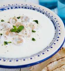 Yoghurt soup with meat dumplings (Shish barak)