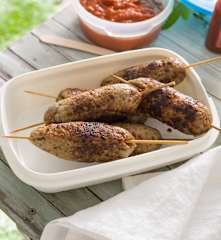 Brocheta de carne con salsa Currywrust