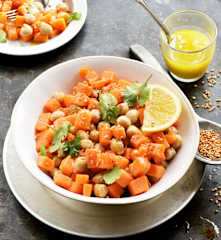 Salade de patates douces, sauce moutarde