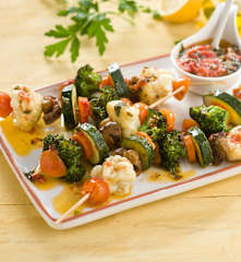 Brochetas de verduras con salsa vierge