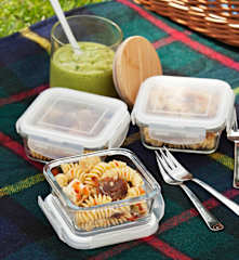 Ensalada de pasta con cecina, queso brie y vinagreta de aguacate