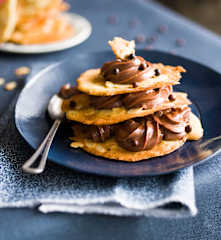 Mille-feuille de tuiles aux noisettes