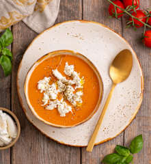 Zupa krem z pomidorów z burratą (low carb)