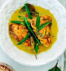 Gwinganna turmeric & coconut chicken with green beans