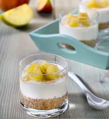 Bicchierini integrali con yogurt e mela
