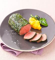 Polędwica wołowa w papilotach ze szpinakiem