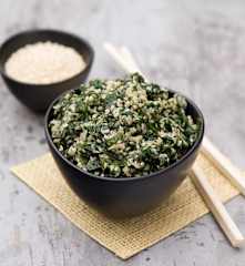 Szpinak z sezamem i sosem sojowym