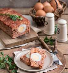 Klops z papryką i jajkiem