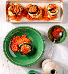 Μελιτζάνες στον ατμό με σάλτσα ντομάτας