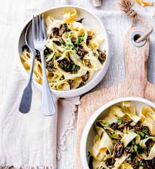 義大利寬麵炒牛肝菌菇