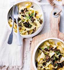 Tagliatelle z duszonymi grzybami