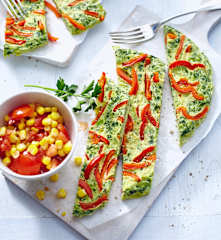 Paprika-Omelette mit Mais-Tomaten-Salsa