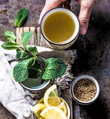 Tisana de hortelã, erva-doce e limão