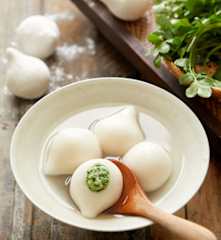荠菜鲜肉汤圆