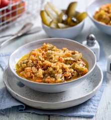 Surówka z kiszonych ogórków