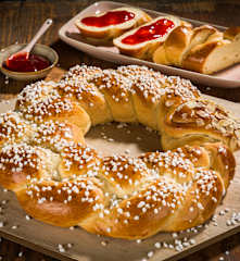 Ghirlanda di pan brioche al farro