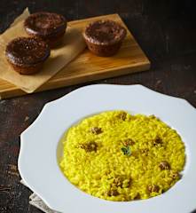 Menu: Risotto allo zafferano con salsiccia e tortini al cioccolato