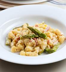 Carbonara de espárragos y pasta