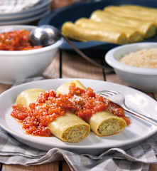 Cannelloni all'uovo con broccolo romanesco al vapore