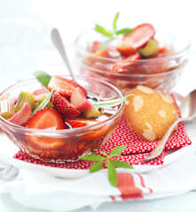 Soupe fraise-rhubarbe et verveine