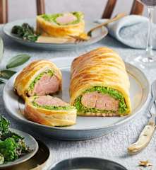 Solomillo de cerdo Wellington con duxelle de guisantes
