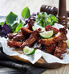 蜜汁香蒜烤排骨