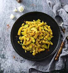 咖哩白花椰螺旋麵