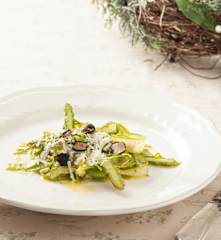 Tagliatelle de espárragos verdes con parmesano y trufa