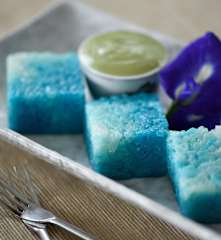 Pulut Tai Tai (Steamed Blue Glutinous Rice)