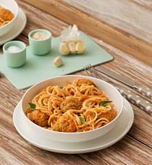 Espaguetis con albóndigas de avena y zanahoria