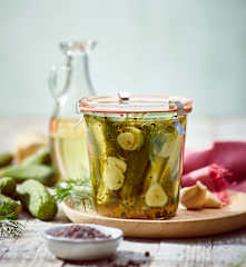 Dill-Essig-Gurken