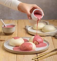 Buchty z sosem truskawkowym