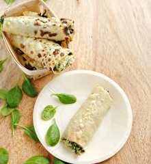 Crepes recheados com cogumelos, requeijão e espinafres