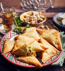 Feta-Briouats mit Pistazien