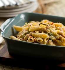 Penne com curgete e molho de feijão
