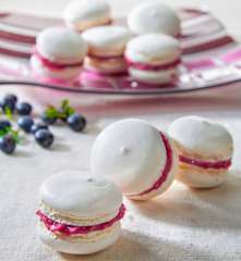 Baci di meringa ai mirtilli