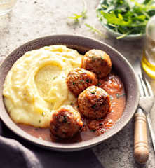 Pulpety w sosie pomidorowym z purée ziemniaczanym (z osłoną noża miksującego)