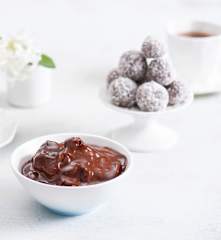 Ganache z mlecznej czekolady z korzenną przyprawą