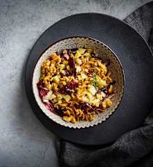 Pasta integrale radicchio, provola e noci