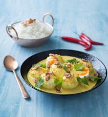 Eggs with coconut curry sauce