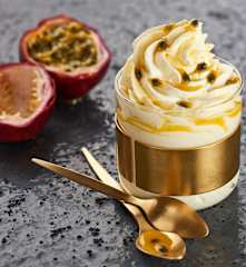 Panna montata al frutto della passione