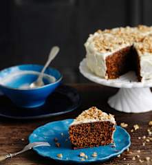 Bolo de noz, cenoura e canela