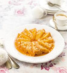 Sopa dourada em fatias