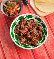 Costine di maiale alla messicana con pico de gallo