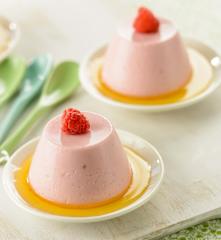 Panacota de framboesa com molho de laranja