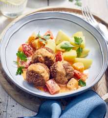 Hackbällchen in Apfel-Paprika-Sauce
