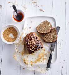 Pão de sementes e tâmaras