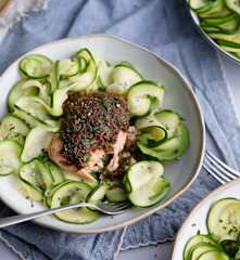 Salmone al forno con tagliatelle di zucchine